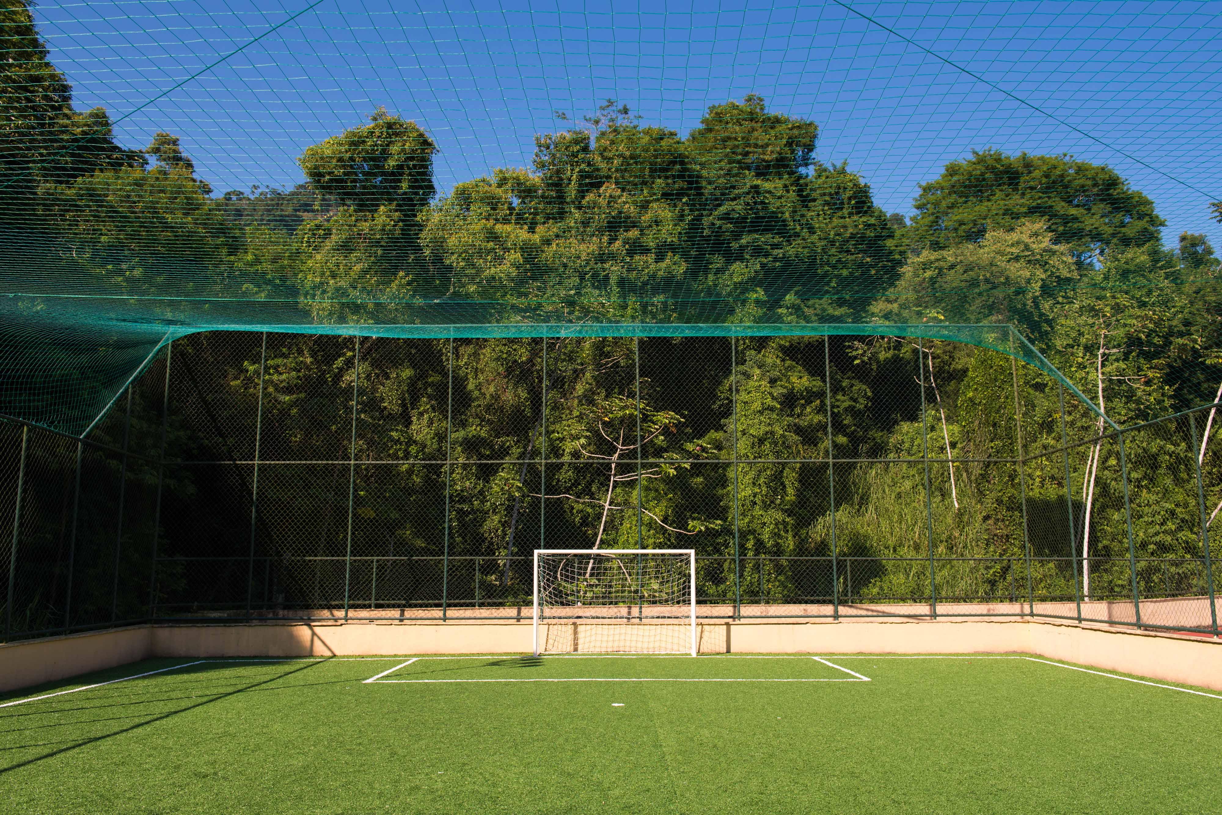 Vila Galé Eco Resort Angra - All Inclusive Angra dos Reis Exteriér fotografie The football pitch at the school